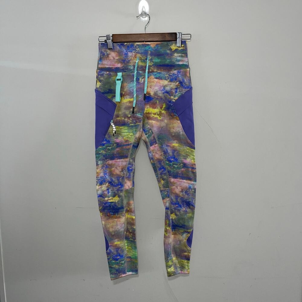 Lululemon Cargo Super-High-Rise Hiking Tight 25"
Altered Nature Multi 6 (0781)